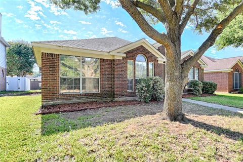 Photo of 1015 Draycot Court, Allen, TX 75002 (MLS # 21385114)