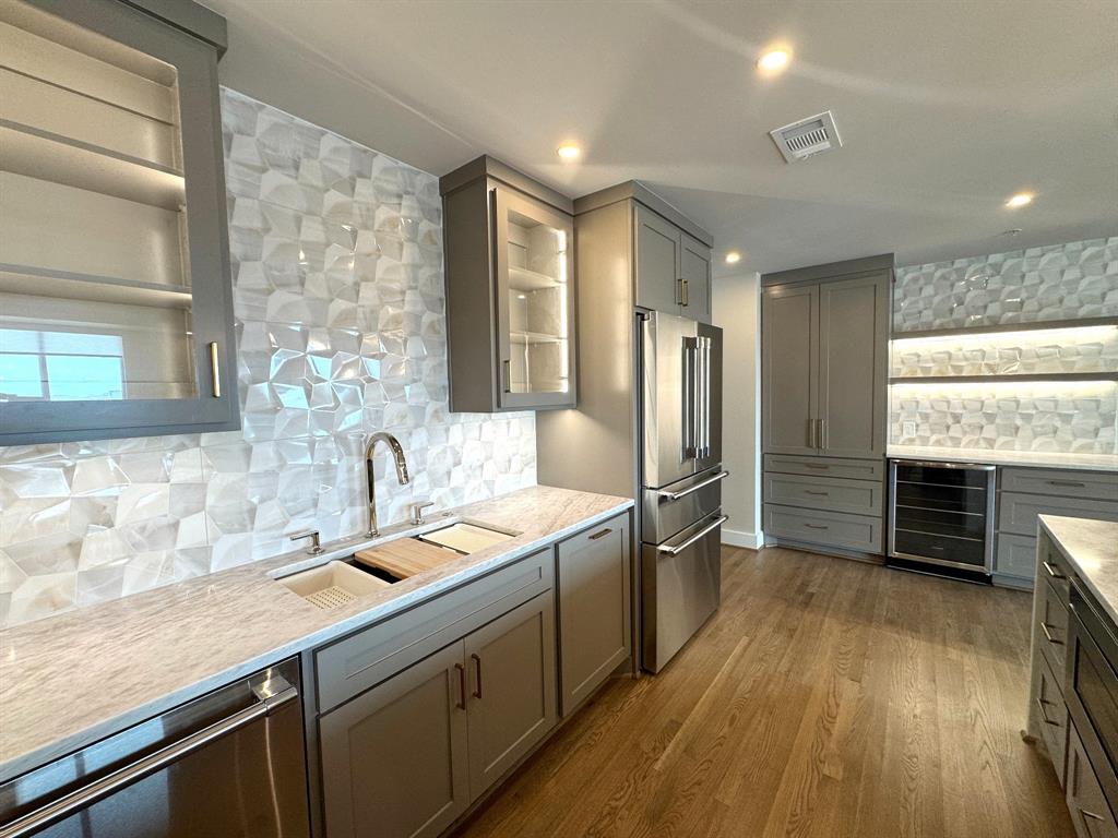 3401 Lee Parkway 1906