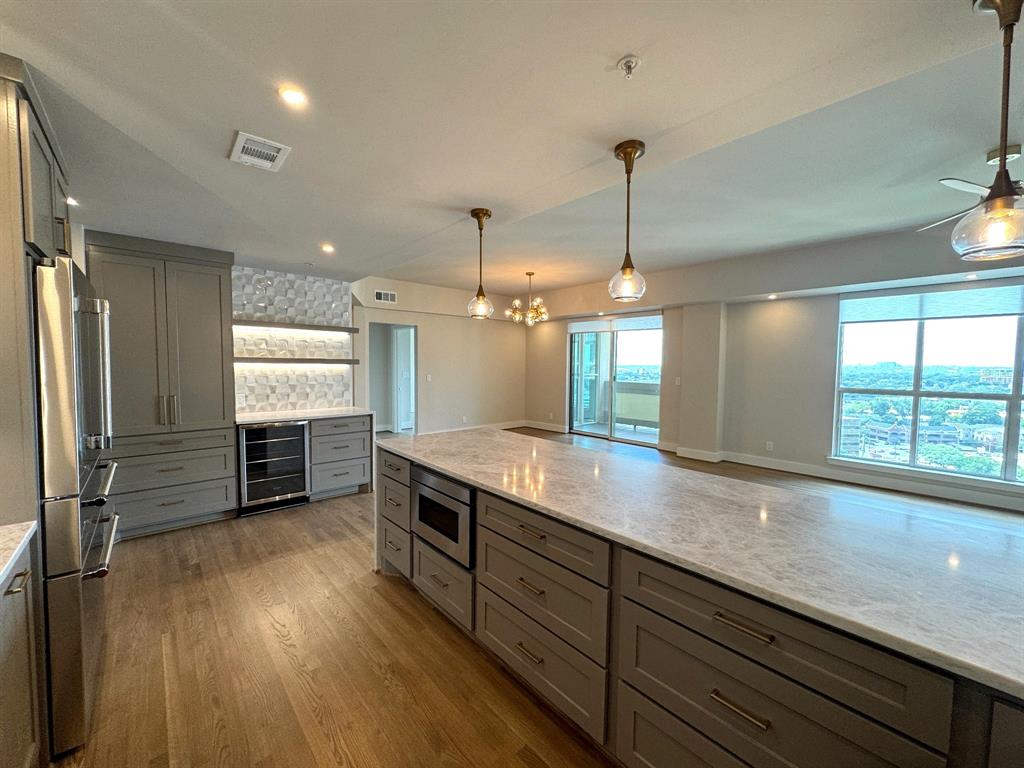 3401 Lee Parkway 1906