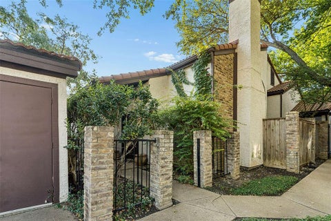 Photo of 18040 Midway Road #105, Dallas, TX 75287 (MLS # 21392515)