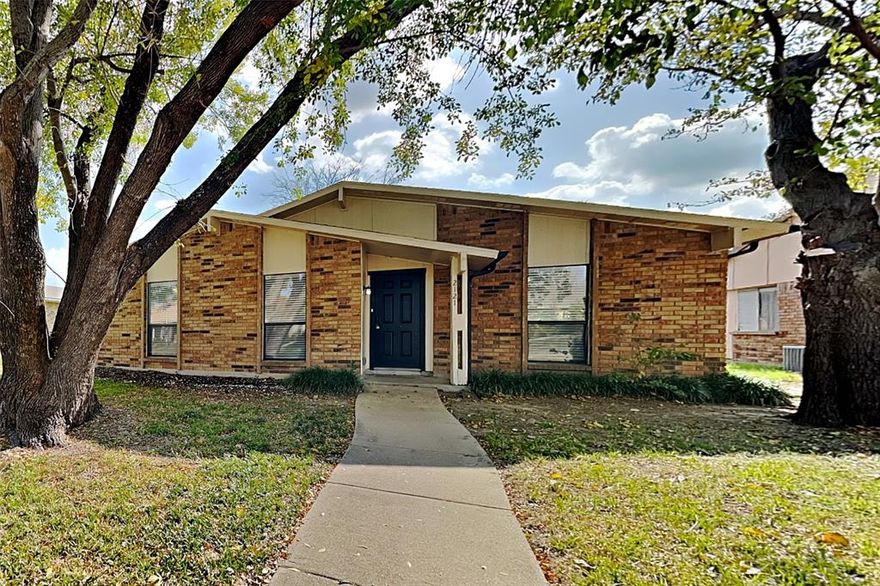 Charming 3 bed, 2 bath 1,591 sq ft home in Grand Prairie! Open kitchen concept with updated counters. Primary suite with attached bathroom. Spacious backyard, great for gatherings! Pets accepted on a case by case basis. Additional admin fees apply. The Fireplace is decorative. Schedule your showing today! This home is as-is.  
LEASE TERM:1-2 years

This home may be located within a Homeowners Association (HOA) community. If so, residents will be responsible for adhering to all HOA rules and regulations. Please contact your agent or landlord's agent for more information.