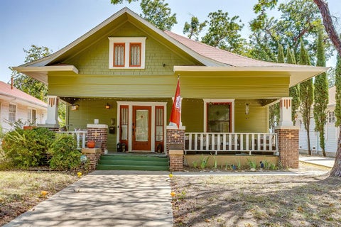 Photo of 2009 Fairmount Avenue, Fort Worth, TX 76110 (MLS # 21368158)