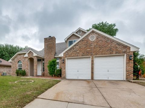 Photo of 224 Iberis Drive, Arlington, TX 76018 (MLS # 21178537)