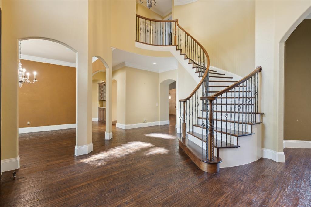 5252 Longvue Drive