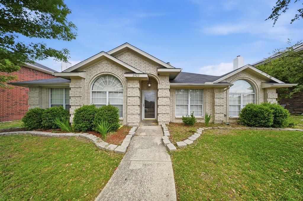 Photo of 2409 Buckeye Drive, Mesquite, TX 75181 (MLS # 21236352)