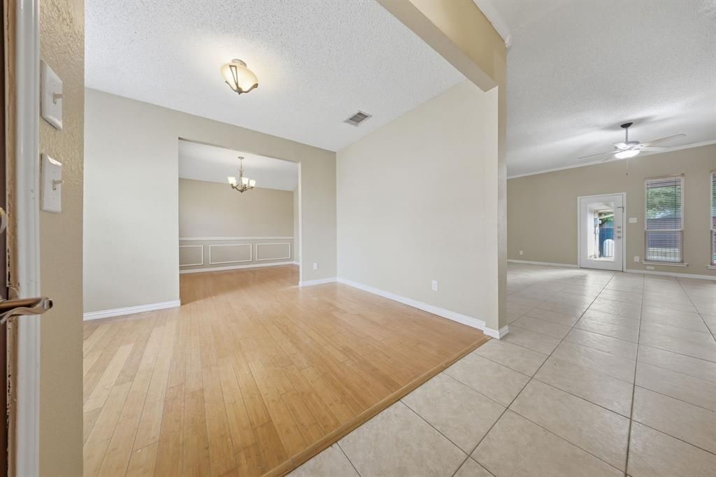 Photo of 2409 Buckeye Drive, Mesquite, TX 75181 (MLS # 21236352)