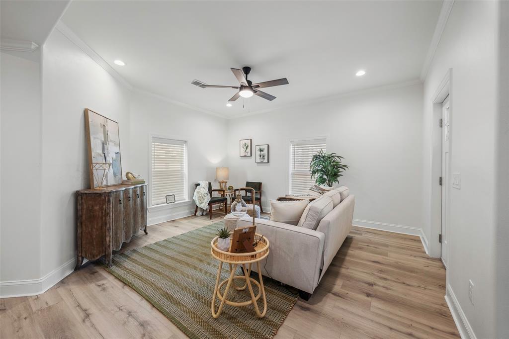 700 S Crockett Street