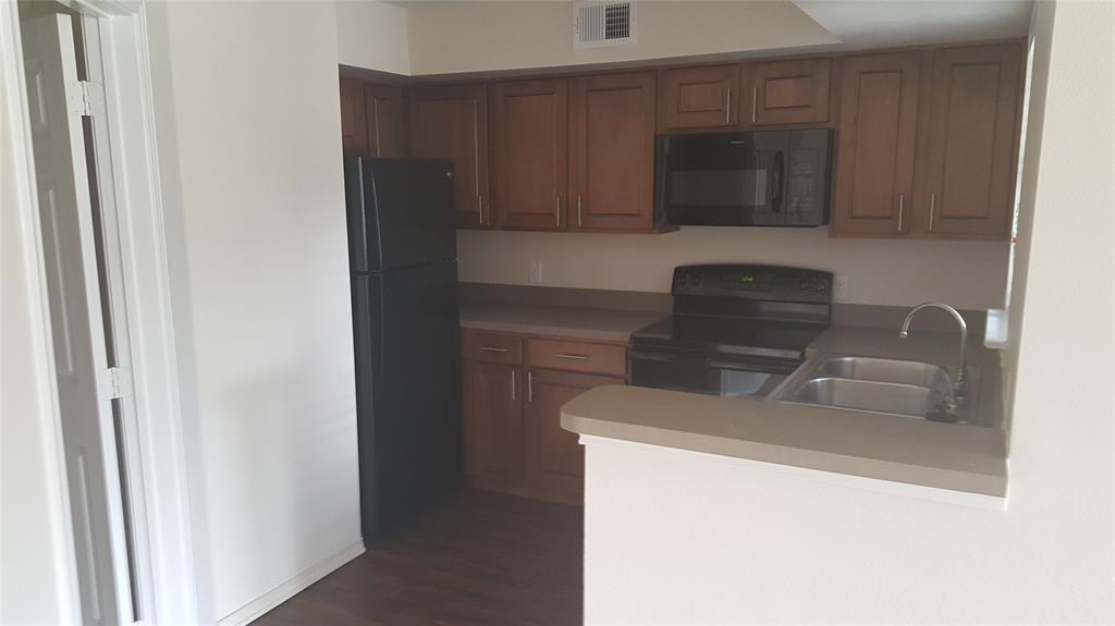 9831 Walnut Street P211