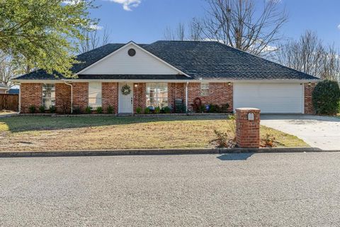 Photo of 1311 Tiffany Lane, Commerce, TX 75428 (MLS # 21142413)