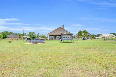 A home in Maypearl