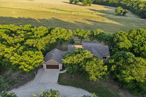 A home in Maypearl