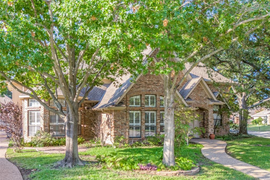 3840 Edgewater Drive