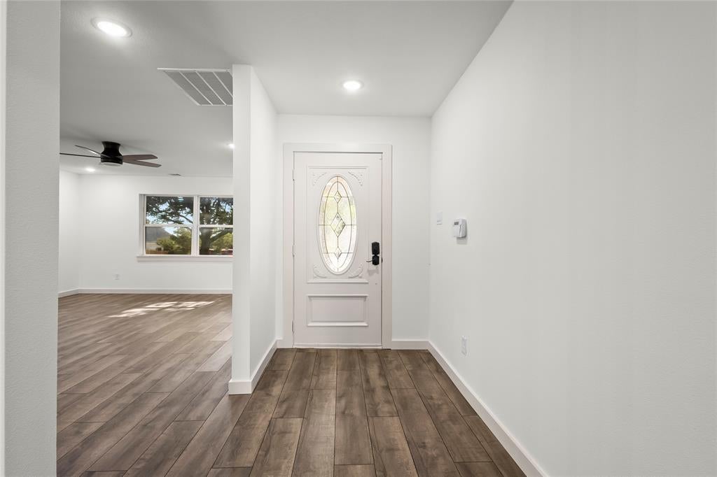 909 Robertson Road