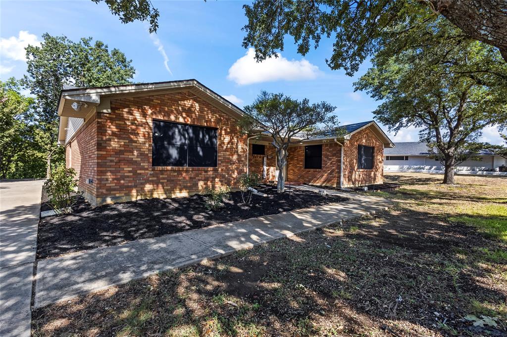 909 Robertson Road
