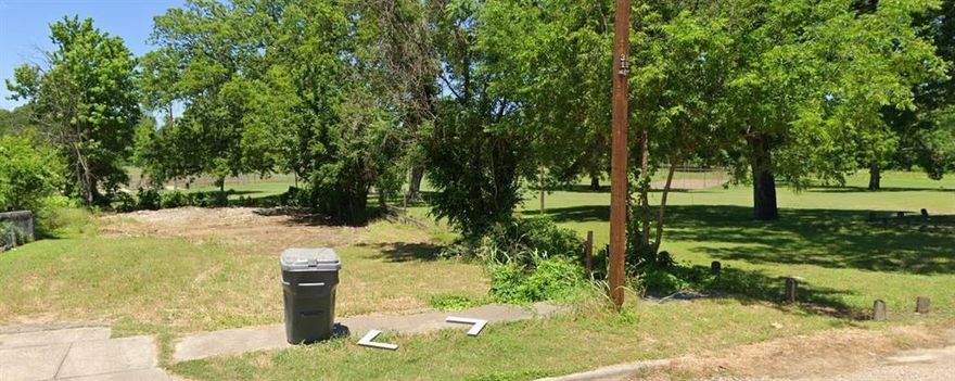 PRIME LOCATION* Wonderful opportunity for Investor or Builder.  Multi Family and commercial is allowed. Zoned PD998. Build your next home or build an investment property. This is the canvas for your new build! AE flood. Located on last lot on Rockefeller, backing up to Moore Park.  Just 1.5 miles from the fabulous Dallas Zoo.  This ready to build land offers endless opportunities in a popular and convenient location. NO SURVEY AVAILABLE.