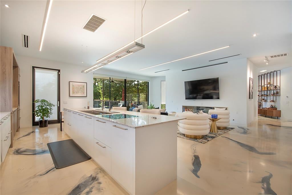 60 Vanguard Way