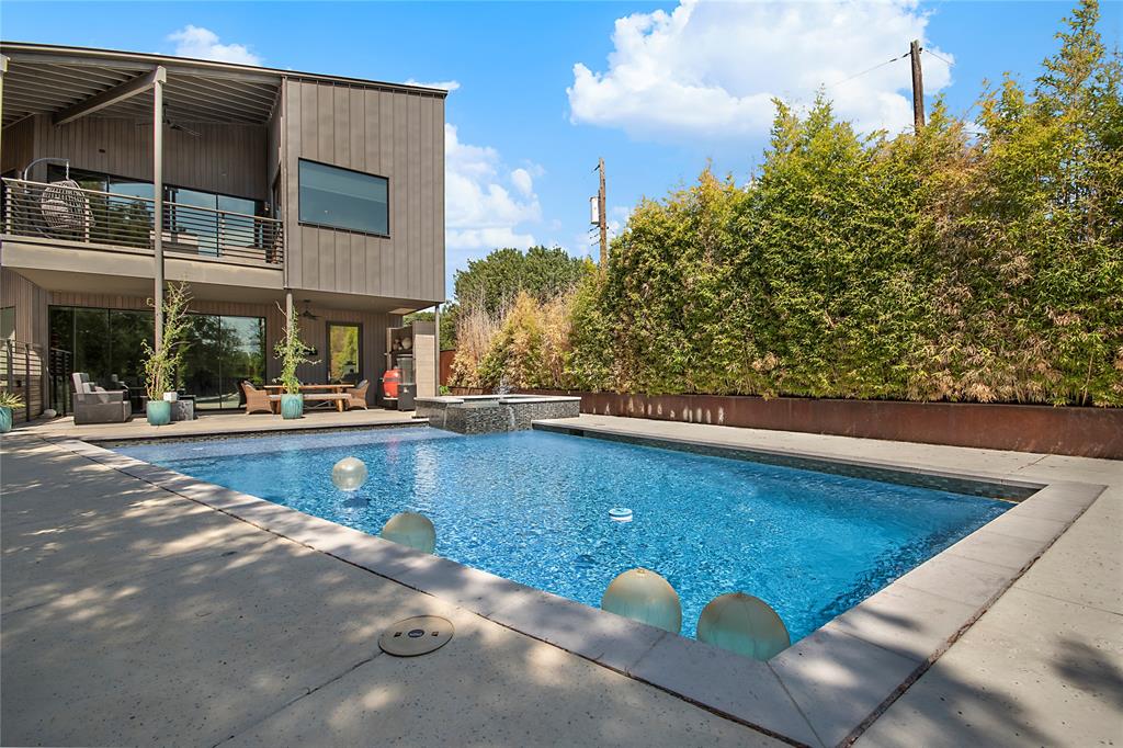 60 Vanguard Way
