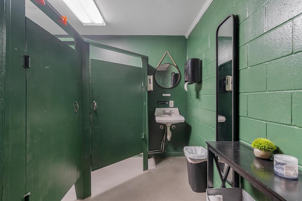 Brunos Pizza Add - Commercial Sale