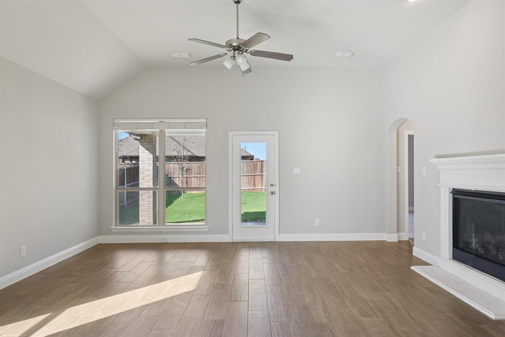 1709 Everitt Trail