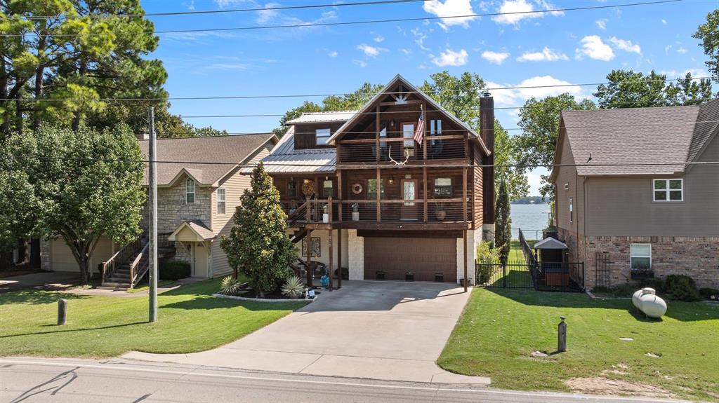 808 W Lake Drive