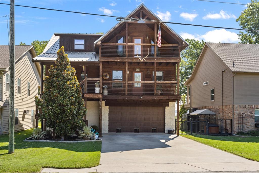 808 W Lake Drive