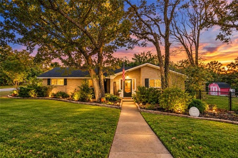 Photo of 1800 W Hull Street, Denison, TX 75020 (MLS # 21413186)
