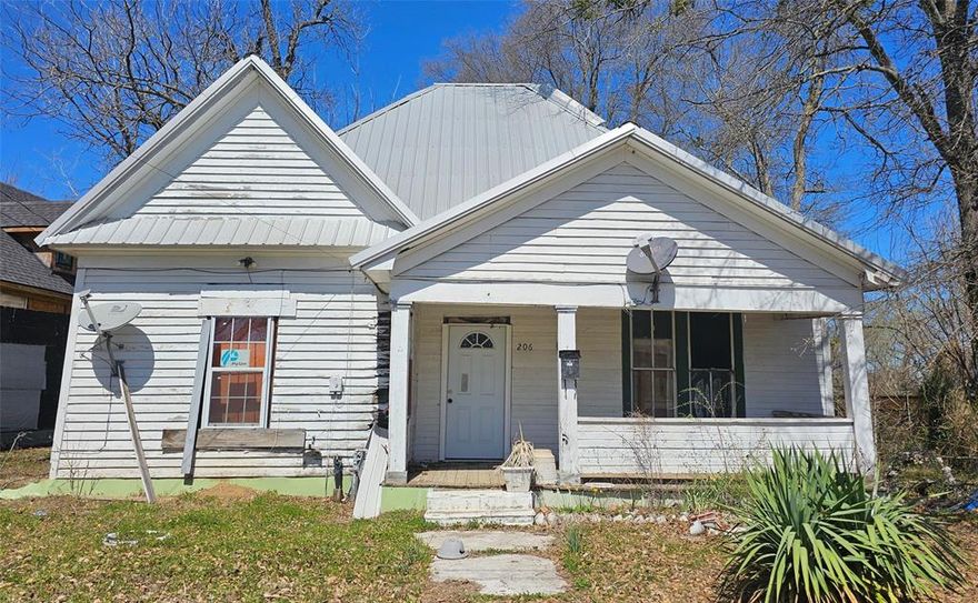 Fixer-Upper with Potential in Paris, TX! 

Looking for your next investment opportunity or renovation project? This 3-bedroom, 1-bath home is full of potential and ready for your creative touch!

Work has already begun but was not completed, giving you the opportunity to step in and make it your own. Whether you're an investor seeking your next project or a homeowner with a vision, this property offers a solid foundation with endless possibilities.

 Highlights include:
? Spacious 3-bedroom layout
? 1 full bath with room for upgrades
? Ongoing updates provide a head start for your renovation
? Large yard perfect for outdoor living or expansion

With some TLC, this home can shine brightly once again. Don’t miss this unique opportunity to create something special in Paris, TX.