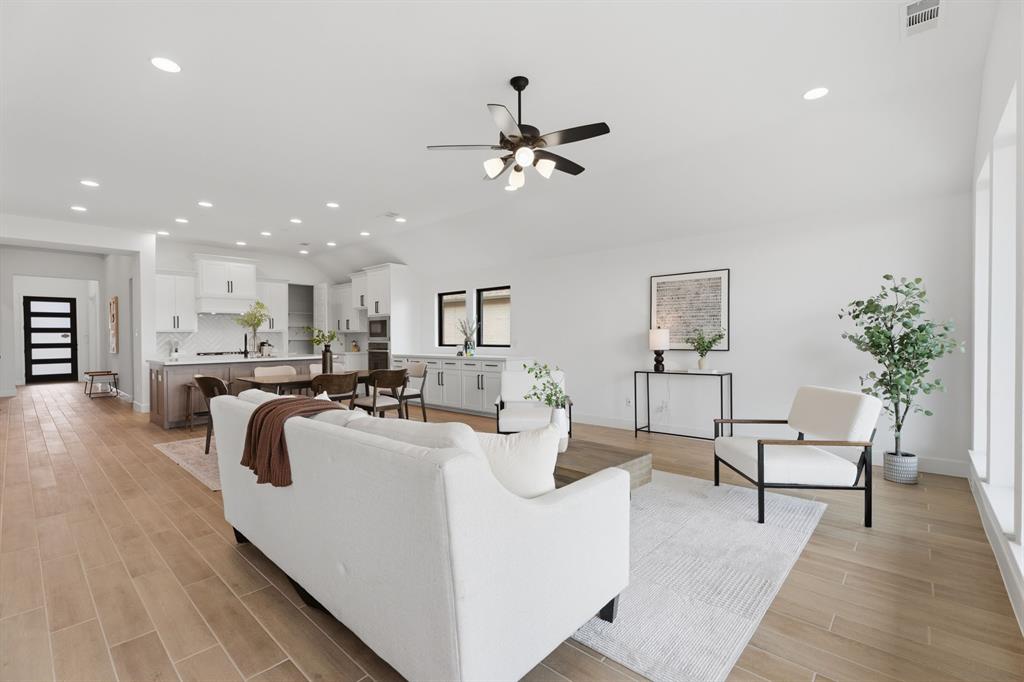 1321 Old Rocksprings Pass