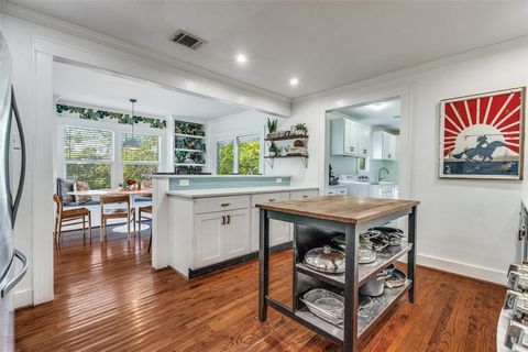 Tiny photo for 1635 Taft Street, Dallas, TX 75208 (MLS # 21099375)