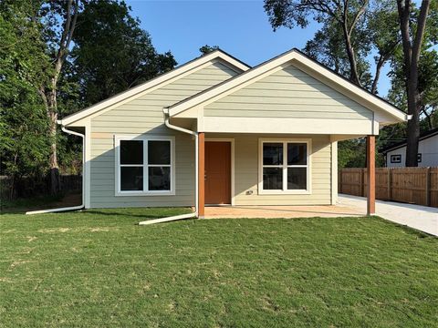 Photo of 1025 Harlem Street, Waco, TX 76704 (MLS # 21250070)