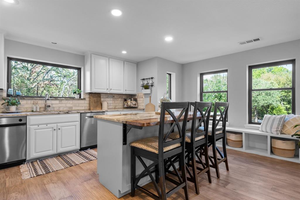 Emerald Sound At Lake Lewisvil - Residential