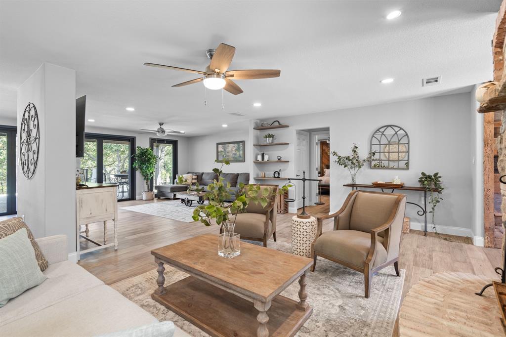 Emerald Sound At Lake Lewisvil - Residential