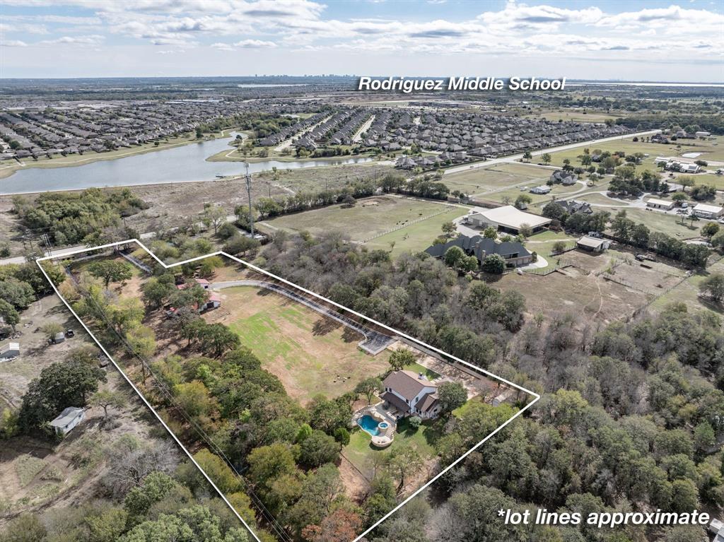 Emerald Sound At Lake Lewisvil - Residential