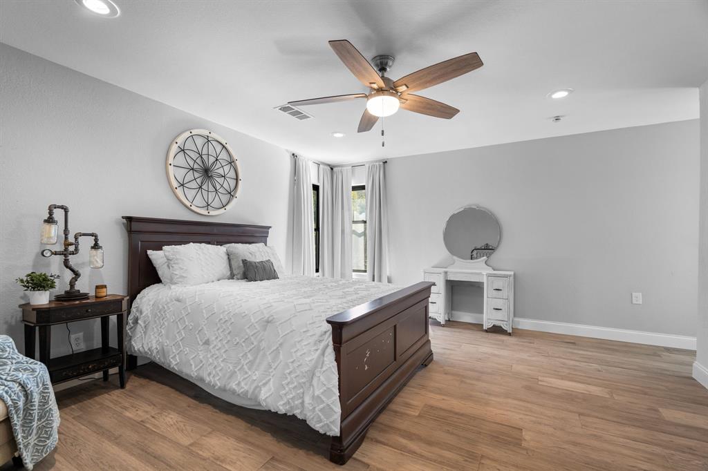 Emerald Sound At Lake Lewisvil - Residential