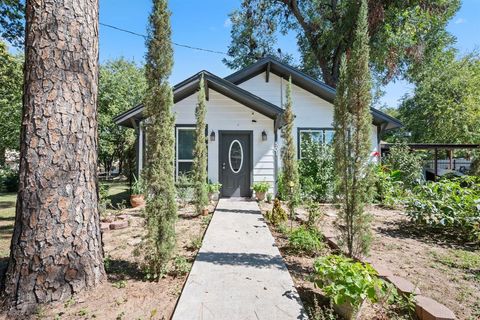 501 S Austin Street De Leon TX 76444