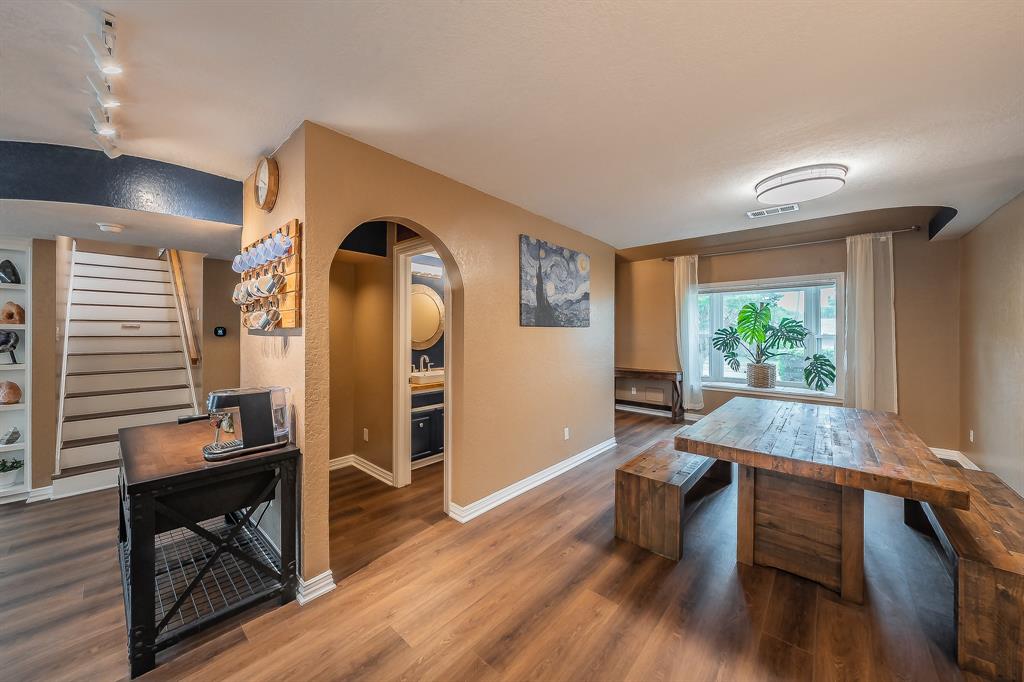 1227 Farnham Court E