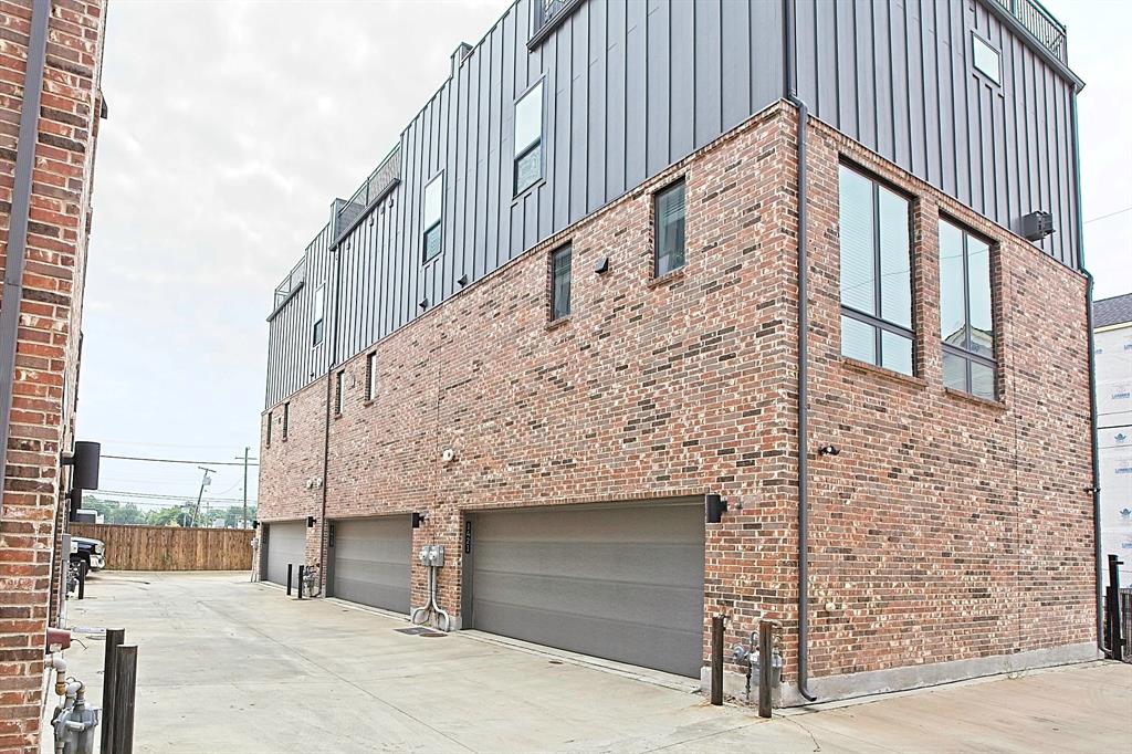 Dallas, Texas 75206, United States, 2 Bedrooms Bedrooms, ,3 BathroomsBathrooms,Residential,Active,210322