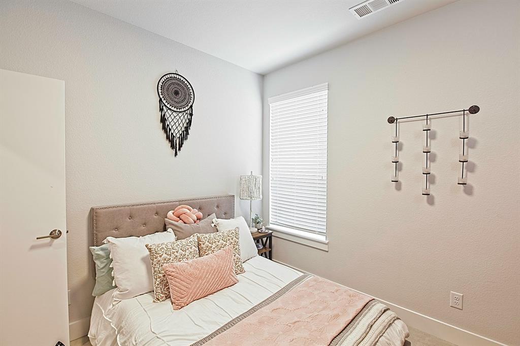 Dallas, Texas 75206, United States, 2 Bedrooms Bedrooms, ,3 BathroomsBathrooms,Residential,Active,210322