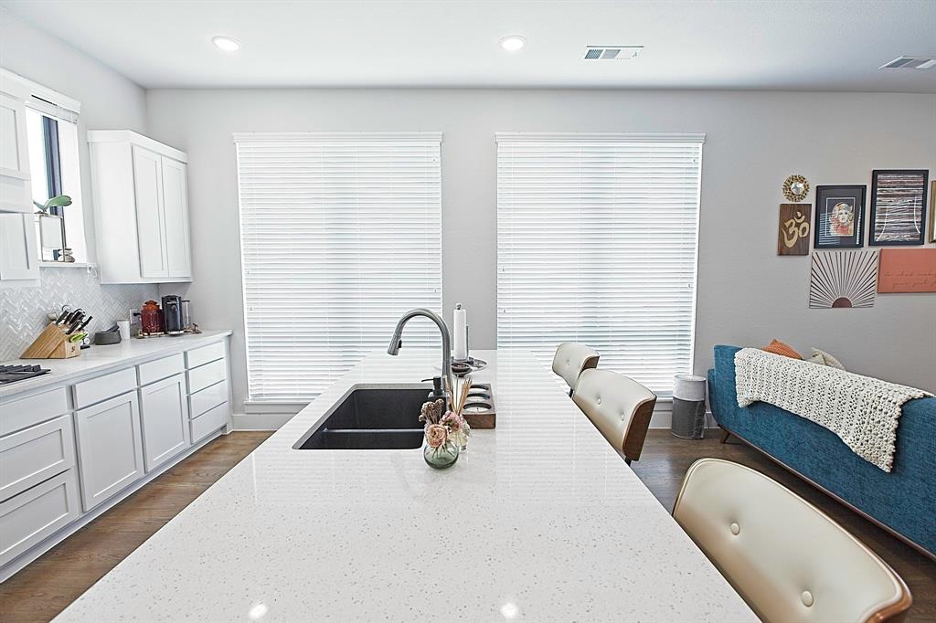 Dallas, Texas 75206, United States, 2 Bedrooms Bedrooms, ,3 BathroomsBathrooms,Residential,Active,210322