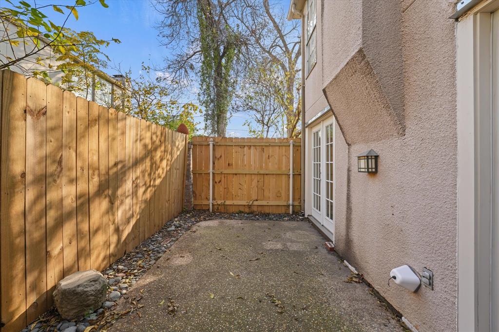 Travis Ave Condo 4409 - Residential Lease