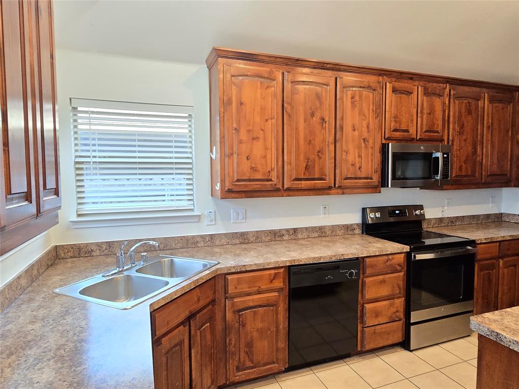 Golden Pond Estate - Residential Lease