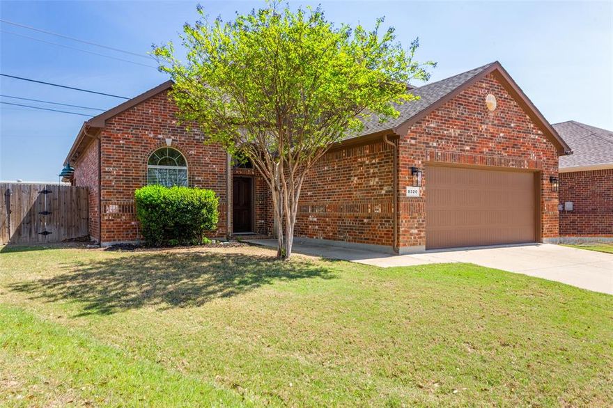 SELLER IS OFFERING $8000 TO THE BUYER FOR CLOSING COSTS OR OTHER.
YOU CAN'T GET THIS IN NEW CONSTRUCTION:  OUTDOOR ENTERTAINMENT DECK AND COVERED PATIO MAKES ENTERTAINMENT EASY AND RESORTLY REFRESHING ON A CULDISAC TYPE LOCATION LENDING TO PRIVACY.  WHEN YOU ENTER A CUSTOM STYLED LIBRARY GREETS YOU WITH CUSTOM CABINETS AND CUBBY STYLE SHELVING GREAT FOR YOUR SPECIAL TREASURED COLLECTABLES.  CONTINUE TO THE CUSTOM STONE FIREPLACED FOCUSED FAMILY ROOM CREATING A WARM AND INVITING  PLACE FOR HAPPY GATHERINGS WITH FRIENDS AND FAMILY.  LUXURY LAMINATE FLOORING MAKES CLEANUP A BREEZE.  LARGE PRIMARY RETREAT IS TUCKED AWAY DOWN STAIRS WITH ENDSWEET LUXURY BATH, LARGE JAPANEESE SOAKER TUB INCLUDED, AND WALKIN CLOSET.  UPSTAIRS IS FOR GAMES AND TECHING. SLIGHTLY OPEN TO DOWN STAIRS GIVES HIGH CEILINGS WITH OPEN CONCEPT.  MANY UPGRADES, LARGE BEDROOMS, NEWER SYSTEMS AND SPECIAL WIRING FOR TODAYS ENTERTAINMENT, TOYS, AND LIGHTING, NEW CLASS 4 ROOF.