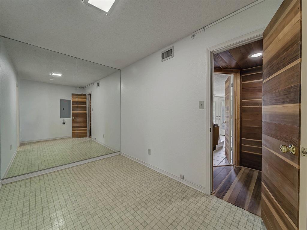 Hollywood Estate - Residential