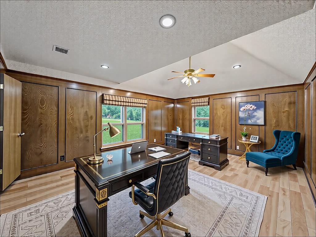 Hollywood Estate - Residential