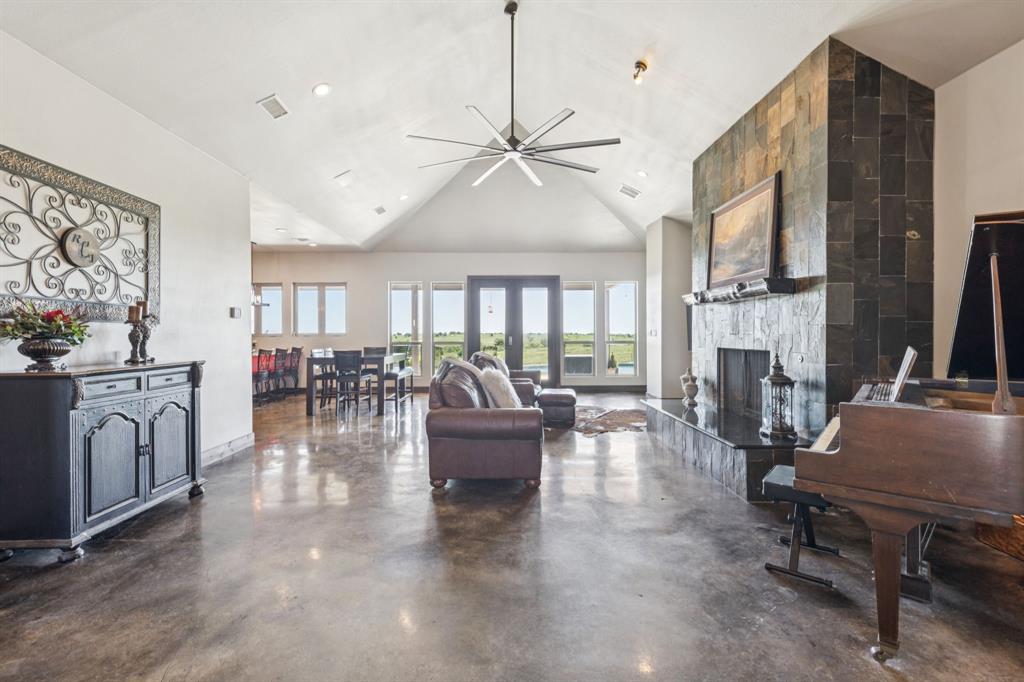 1395 Private Road 4011
