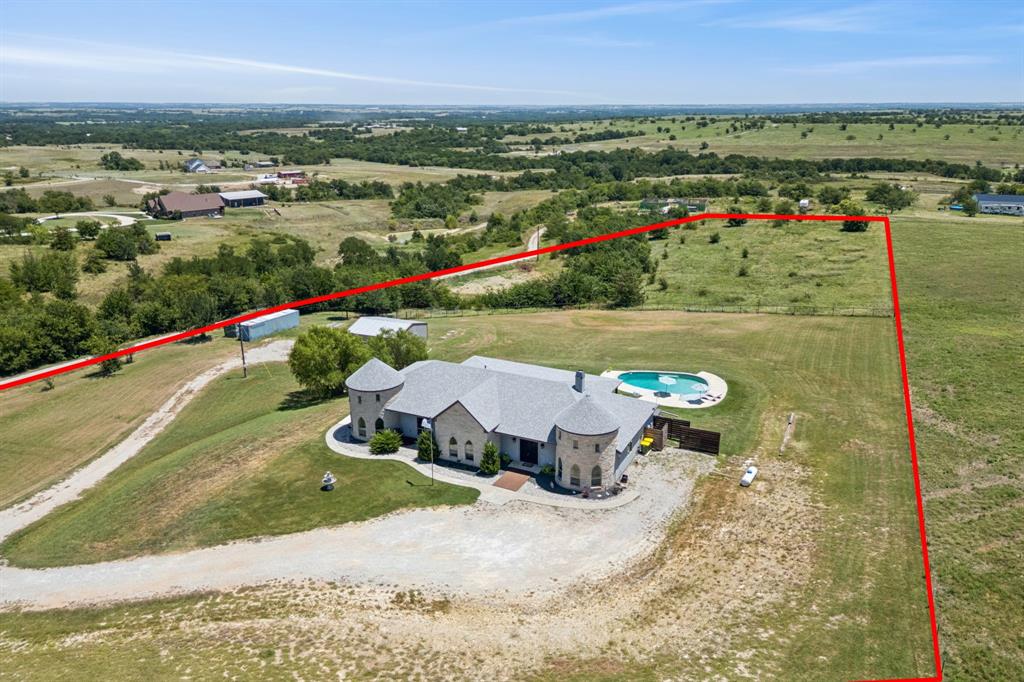 1395 Private Road 4011
