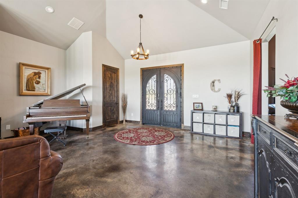 1395 Private Road 4011