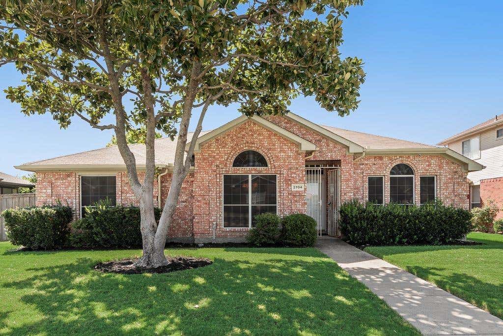 Photo of 2704 Crooked Creek, Mesquite, TX 75181 (MLS # 21339148)
