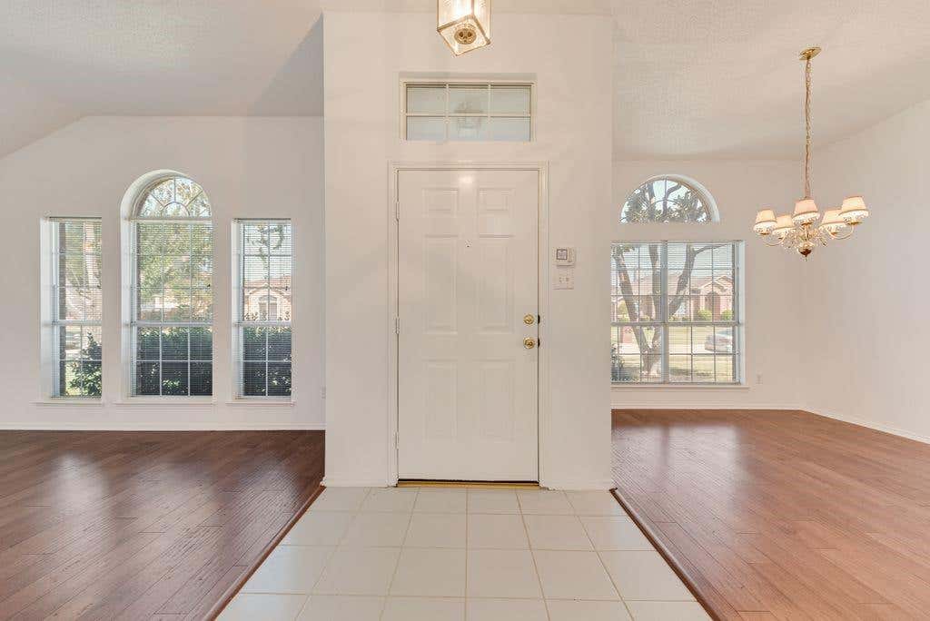 Photo of 2704 Crooked Creek, Mesquite, TX 75181 (MLS # 21339148)