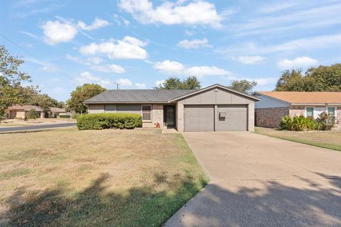 301 E Hampton Road Crowley TX 76036